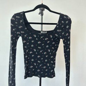 URBAN OUTFITTERS LONG SLEEVE TOP